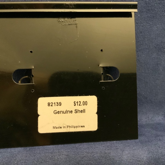 E6/ NWT  Cookie Lee  Earrings  - Green Shell - Picture 3 of 3